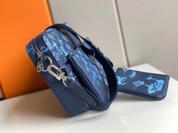 LOUIS TRIO VUITTON MESSENGER 0109